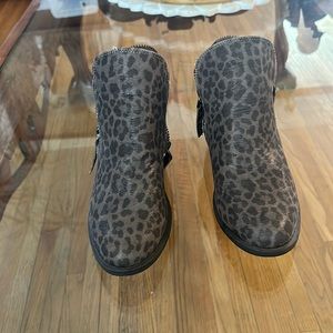 Very G Wink Booties- Leopard